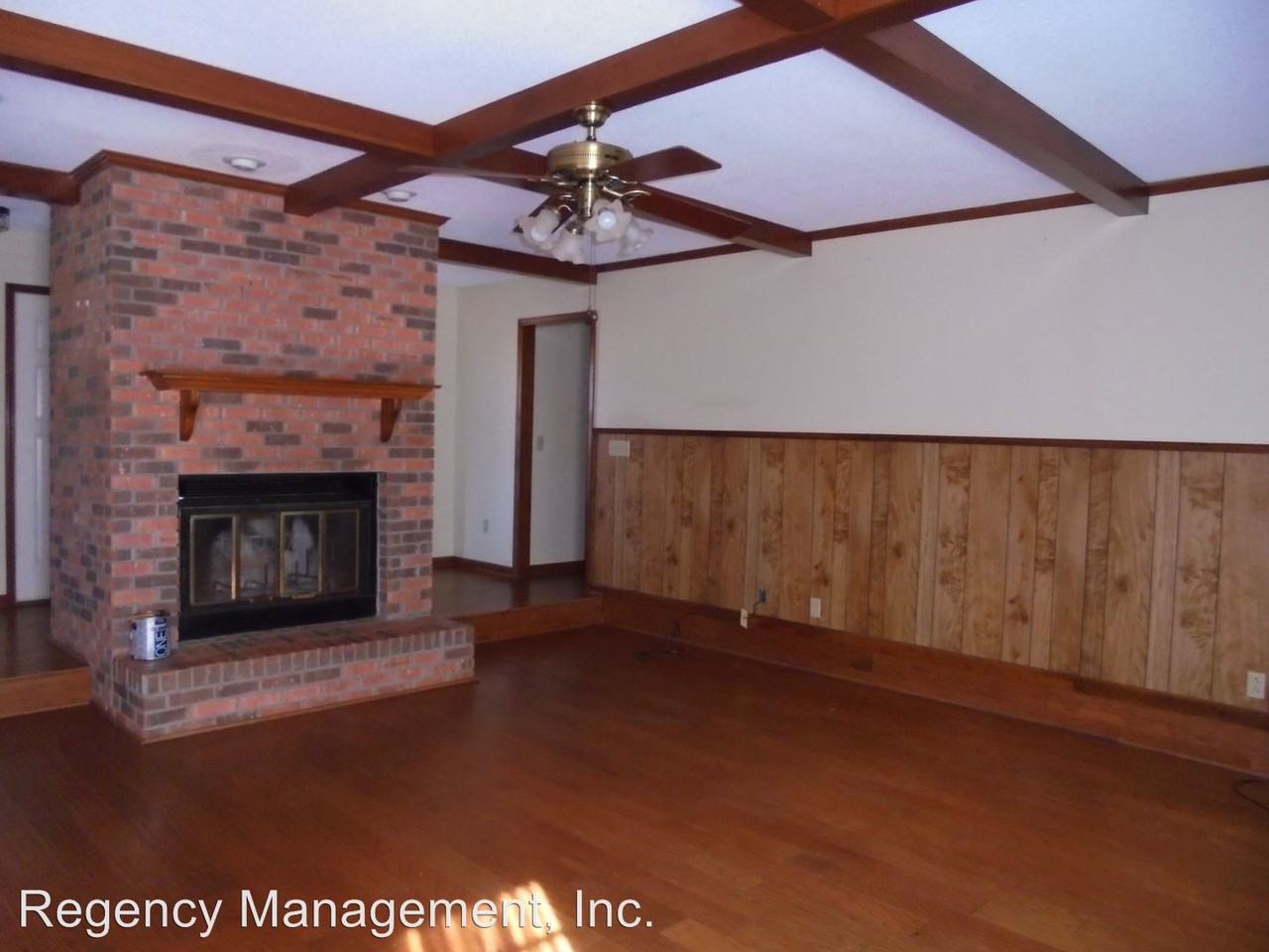 203 Harrison Dr - Photo 3 of 13