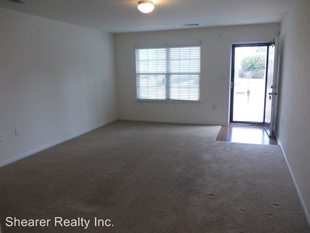 622 Hallstead St - Photo 2 of 24