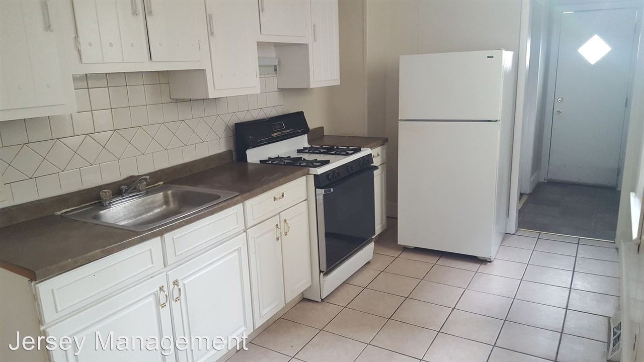 85 Hobart Ave - Photo 2 of 6