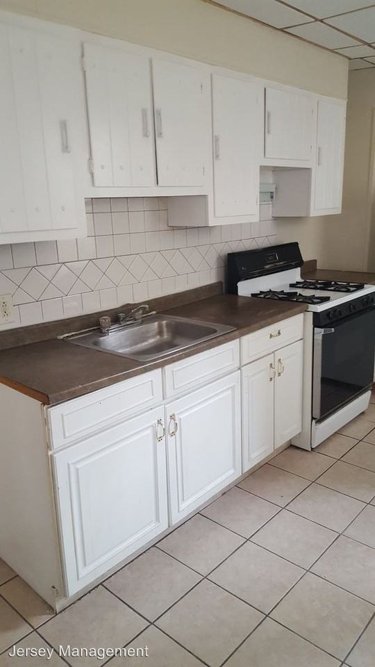 85 Hobart Ave - Photo 3 of 6