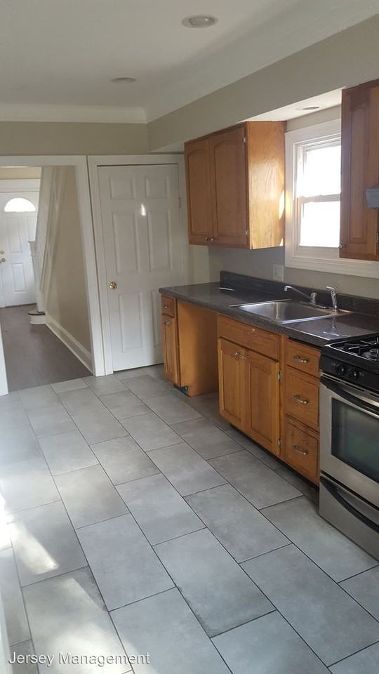 327 Parkway Ave - Photo 3 of 12