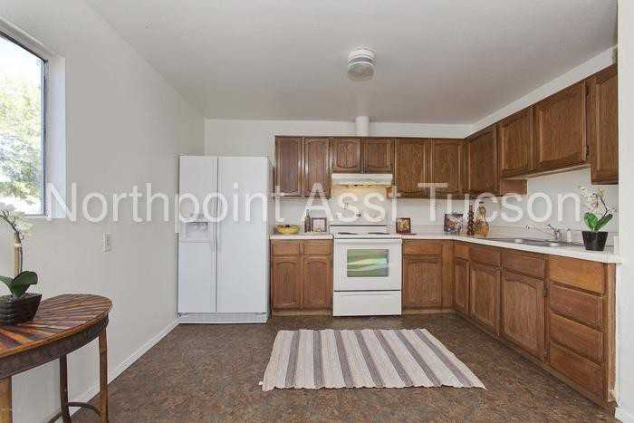 128 W Lee St #NONE - Photo 3 of 9