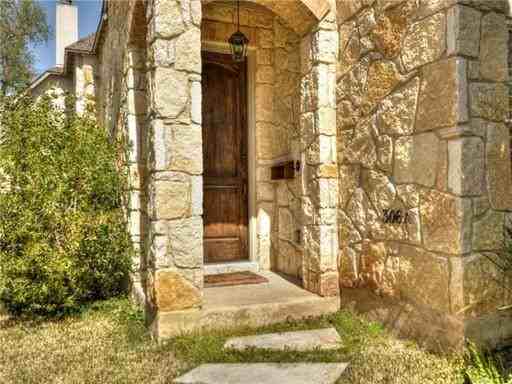 306 W 34th St - Photo 2 of 19