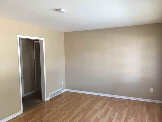 464 Trask St - Photo 3 of 5