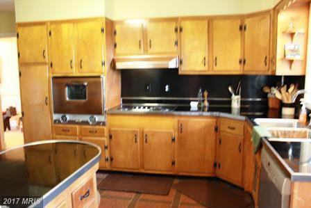 160 Fort Loudon Rd - Photo 2 of 23