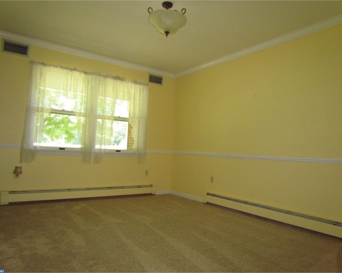 195 South Ln - Photo 3 of 19