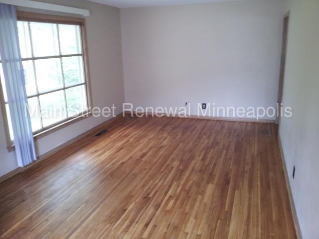 2131 Jessamine Ave E - Photo 3 of 8