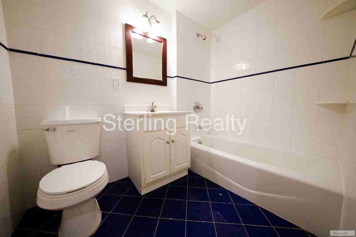 28-21 Astoria Blvd #2