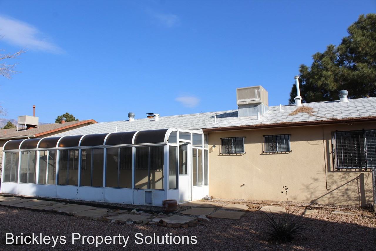 3817 Blue Ridge Pl NE - Photo 3 of 18