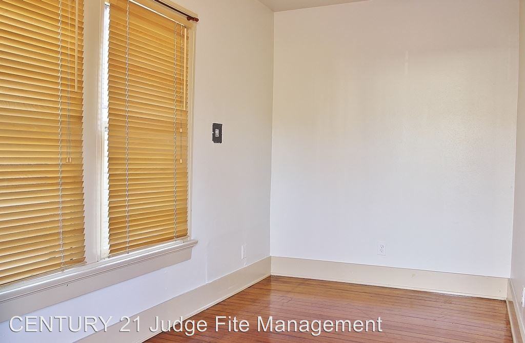 1414 W 10th St - Photo 2 of 10