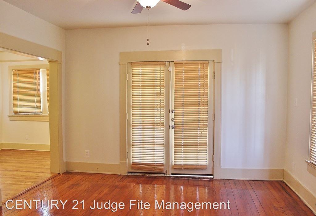 1414 W 10th St - Photo 3 of 10