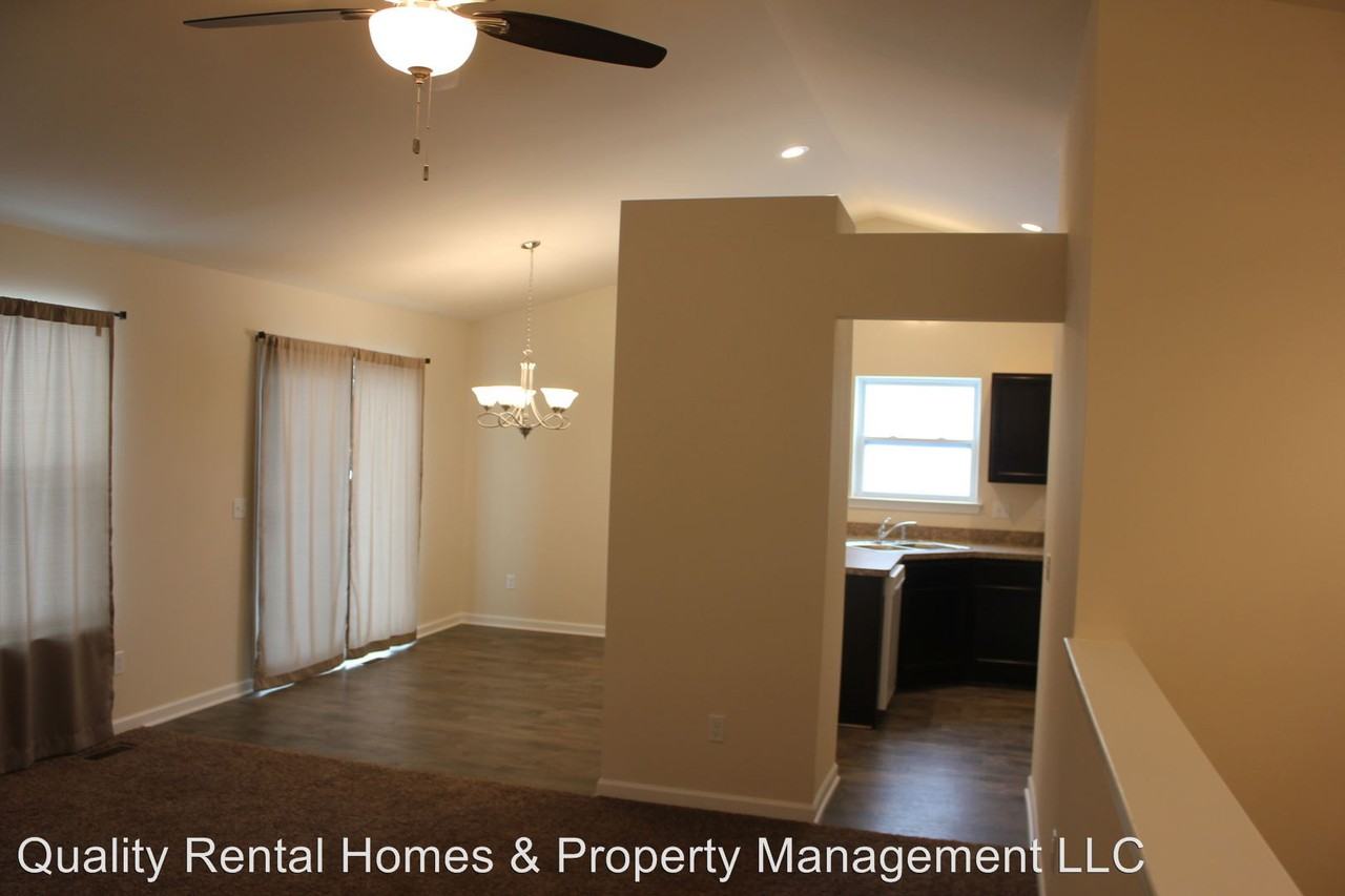 1476 Pondview Dr - Photo 3 of 13