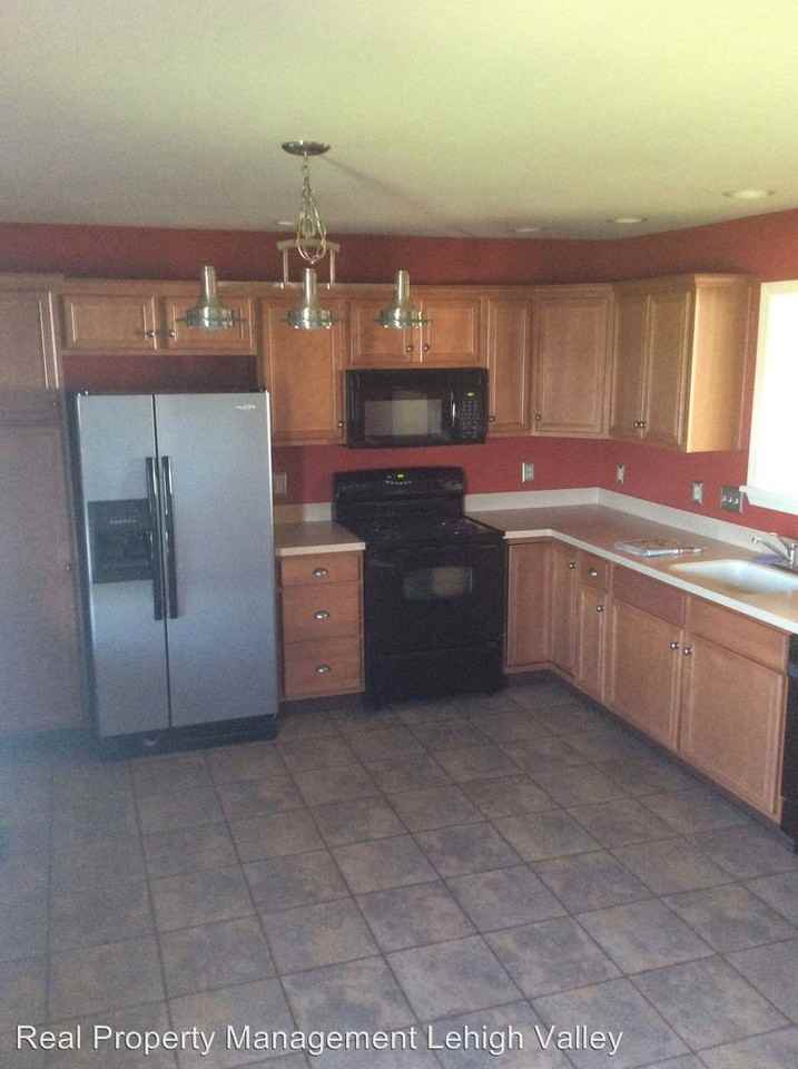 188 Oak St - Photo 3 of 14