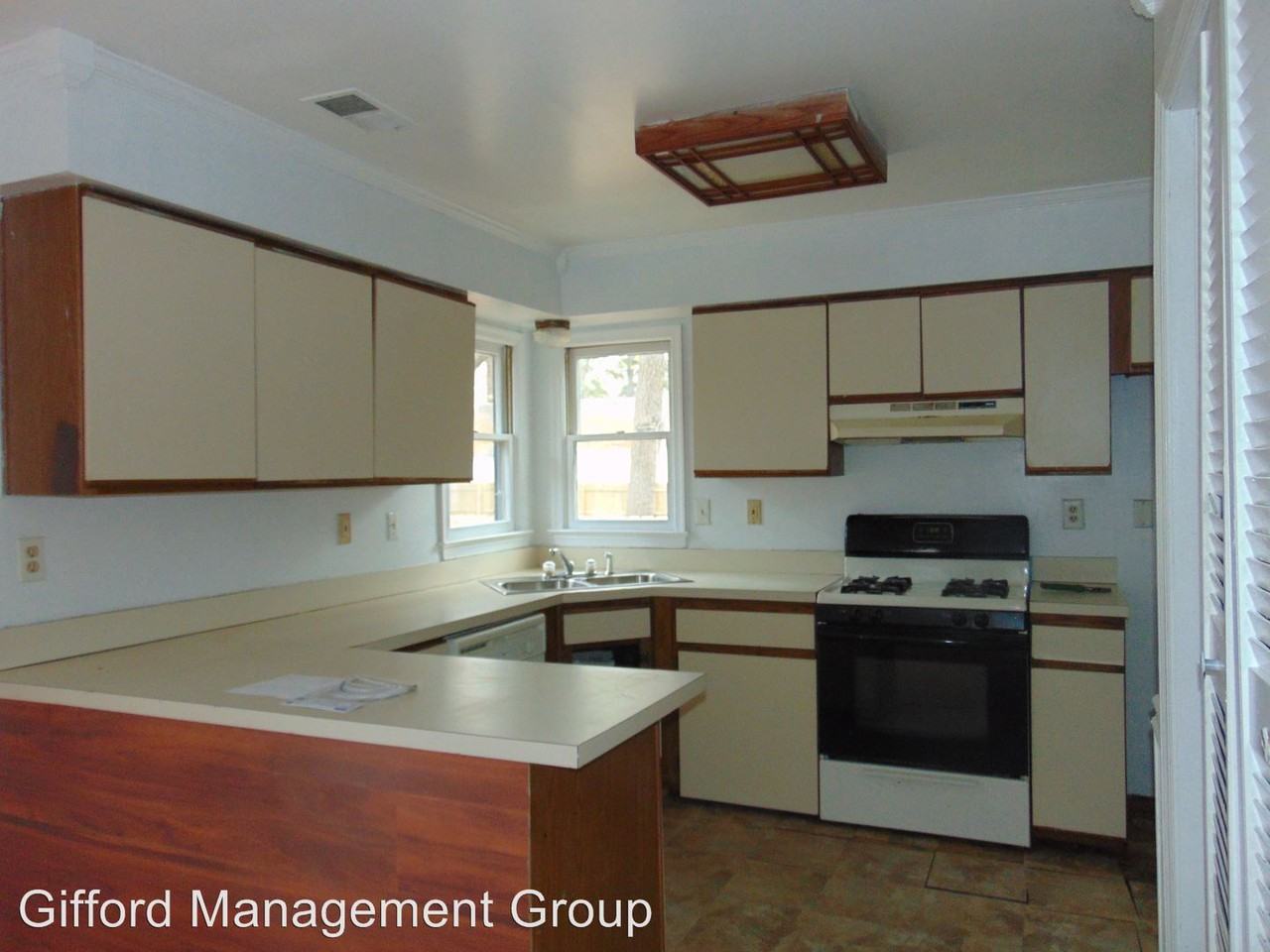 3572 Riverside Dr - Photo 2 of 11