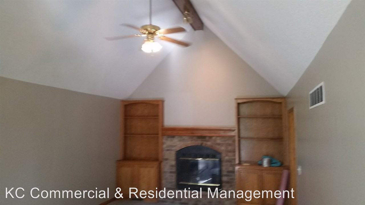 8300 N Flora Ave - Photo 2 of 6