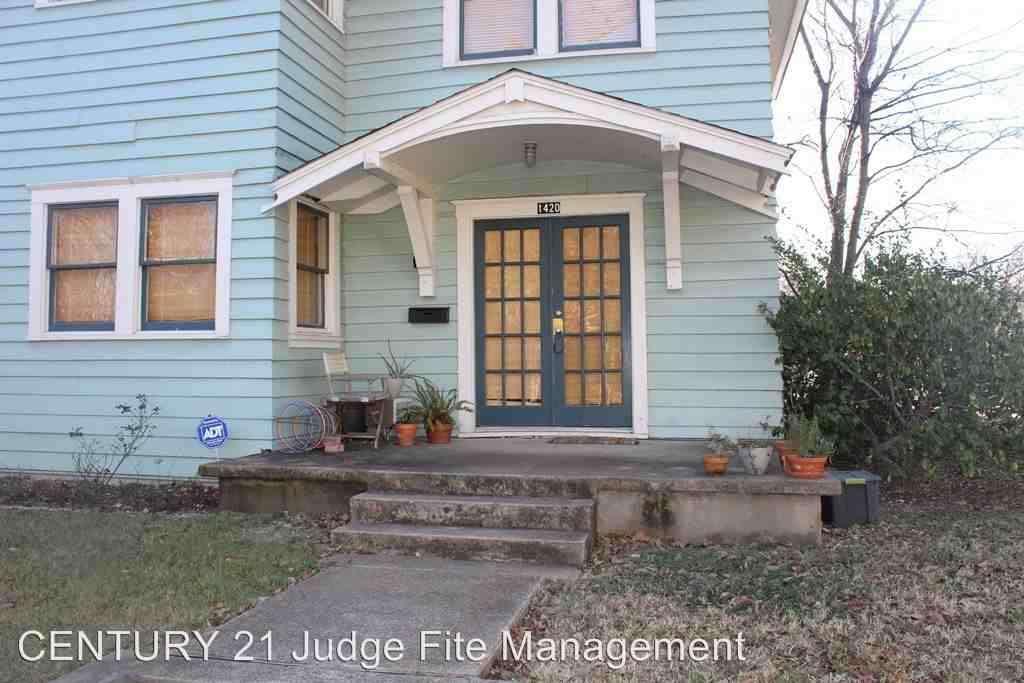 1420 W 10th St - Photo 2 of 8