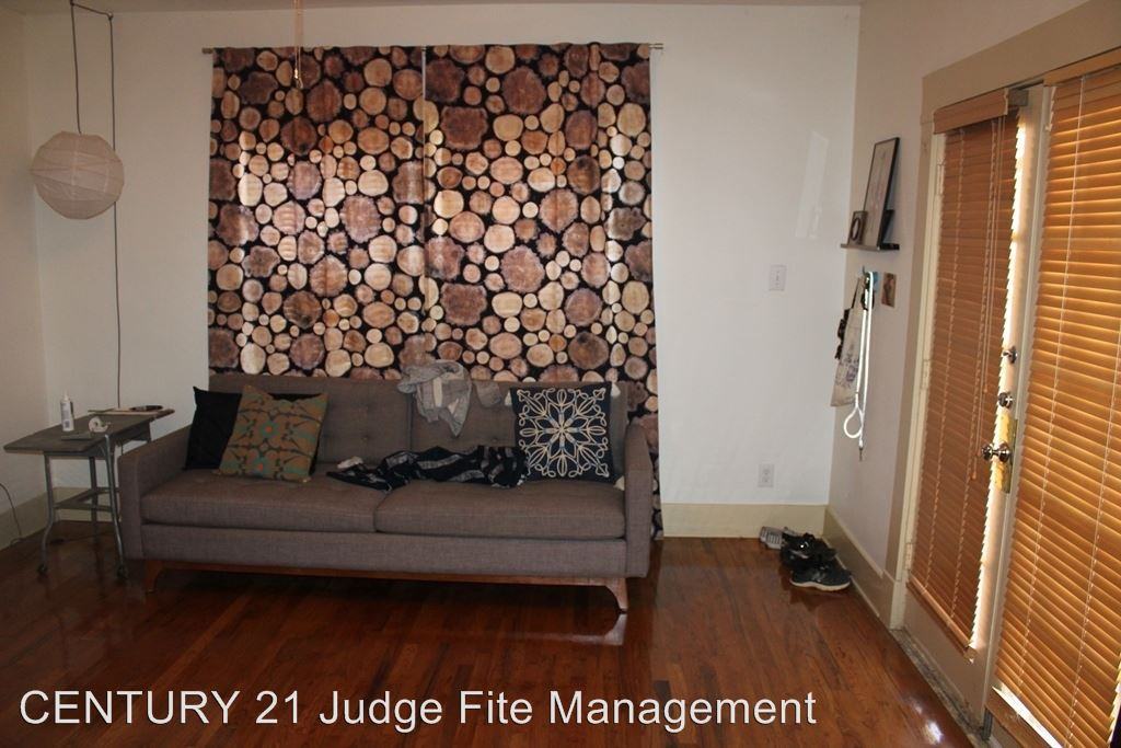 1420 W 10th St - Photo 3 of 8