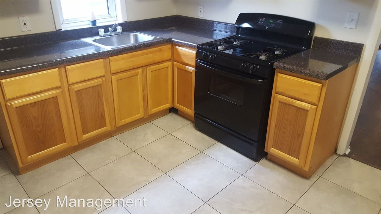 750 Edgewood Ave - Photo 2 of 4