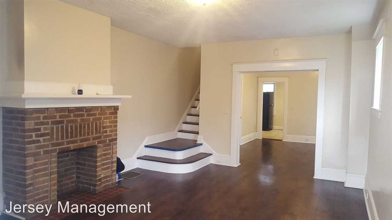 750 Edgewood Ave - Photo 3 of 4