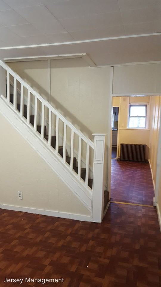 22 Mott St - Photo 2 of 5