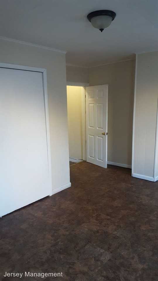 22 Mott St - Photo 3 of 5