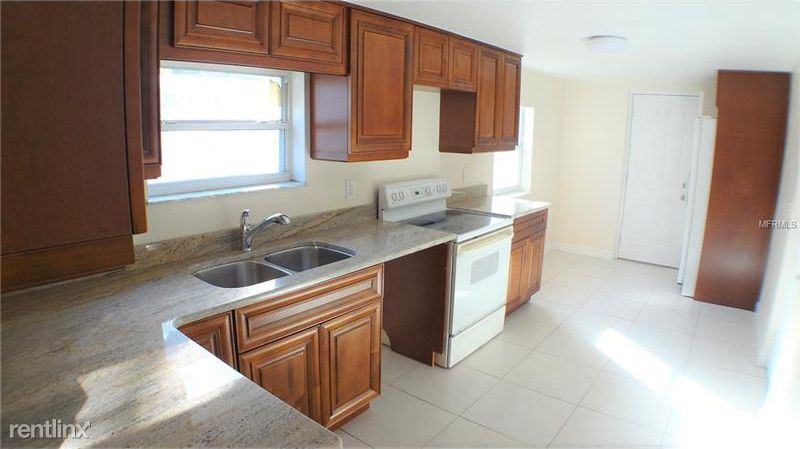 2576 40th Ave N - Photo 3 of 24