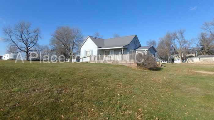 301 Davenport St - Photo 2 of 12