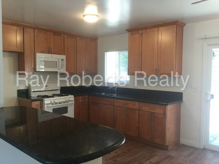 11722 215th St - Photo 2 of 10