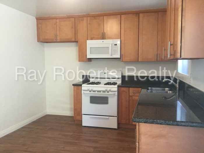 11722 215th St - Photo 3 of 10