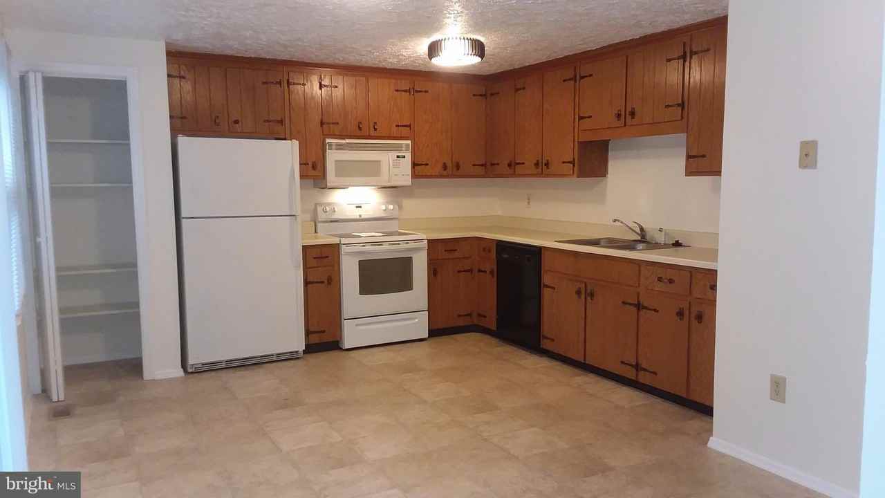 20815 Harlequin Ln - Photo 3 of 9