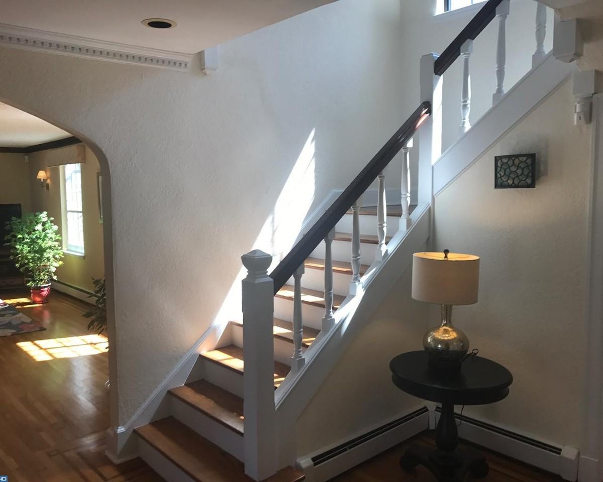 1013 Yardley Rd - Photo 3 of 25