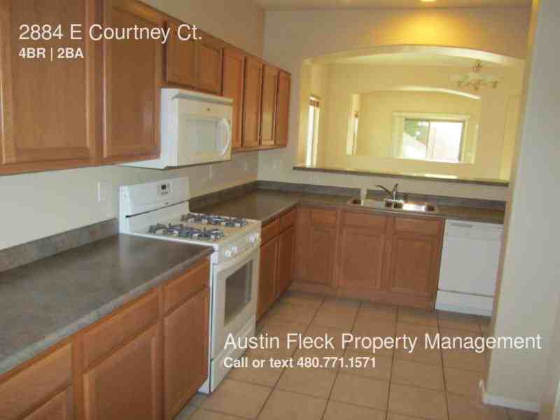 2884 E Courtney Ct - Photo 2 of 5