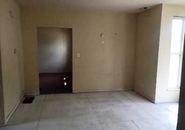 5851 S La Salle St #1 - Photo 2 of 6