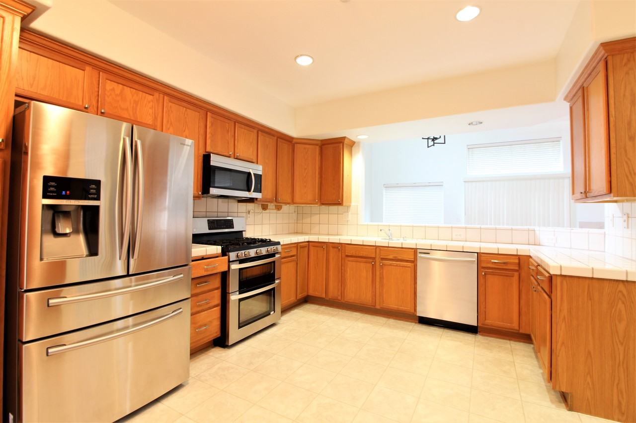 9564 Stone Oak Ct - Photo 3 of 12