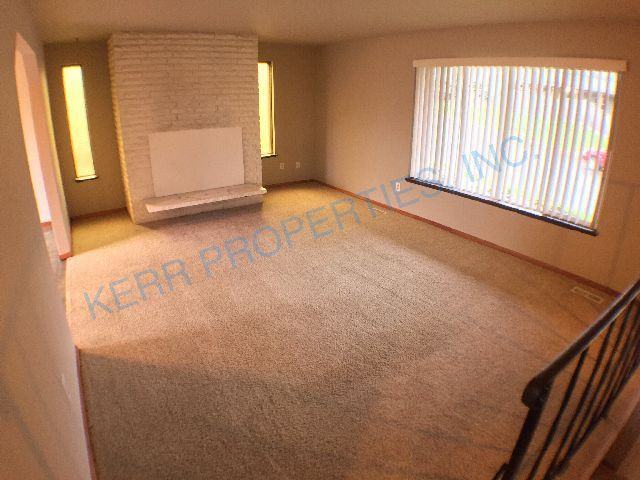 590 Ne Paloma Ave. - Photo 2 of 21