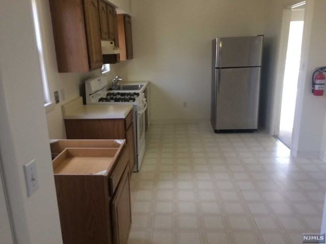 61 Heights Rd - Photo 2 of 9