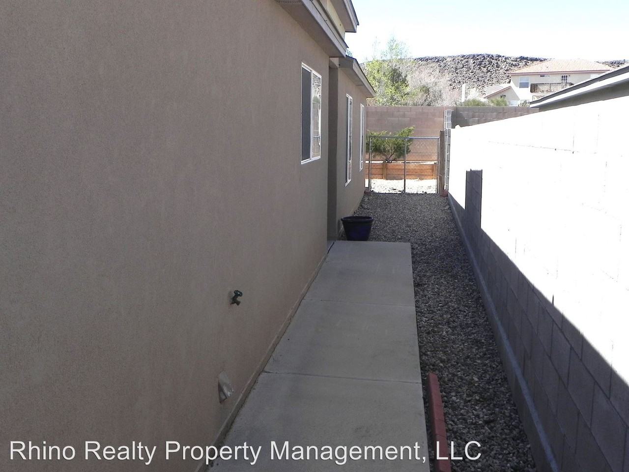 2505 Angel Dr NW - Photo 3 of 21