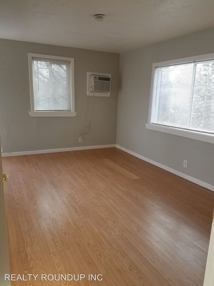 2225 18th Ave - Photo 2 of 9