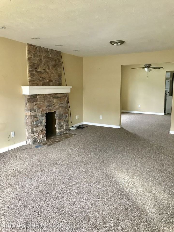 136 6th St - Photo 2 of 3