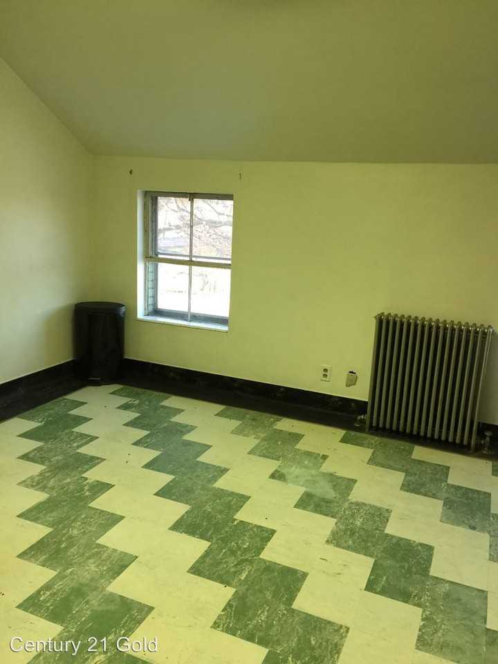 645 Scheiry Rd - Photo 3 of 8