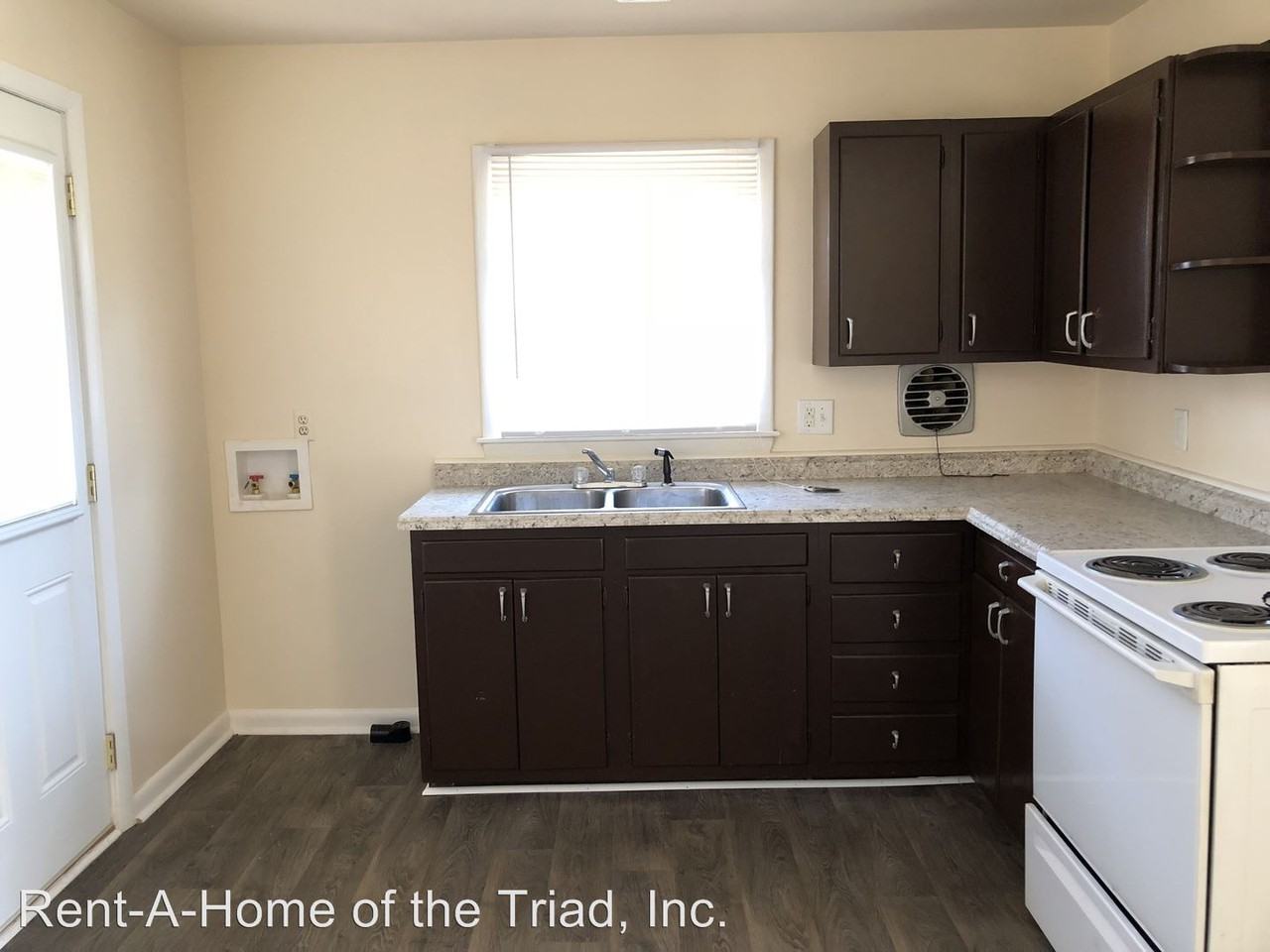 4207 Hampshire Dr - Photo 3 of 7