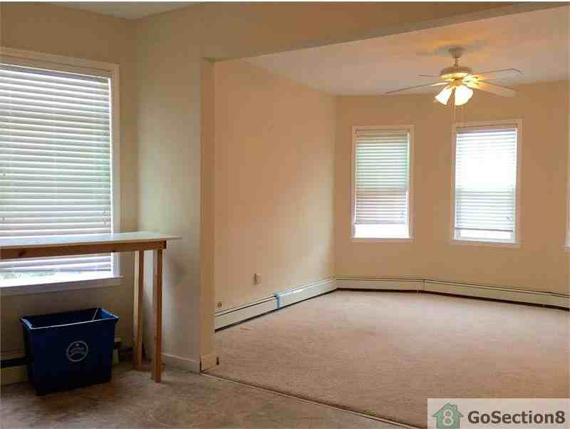 186 Corson Ave #1 - Photo 2 of 5