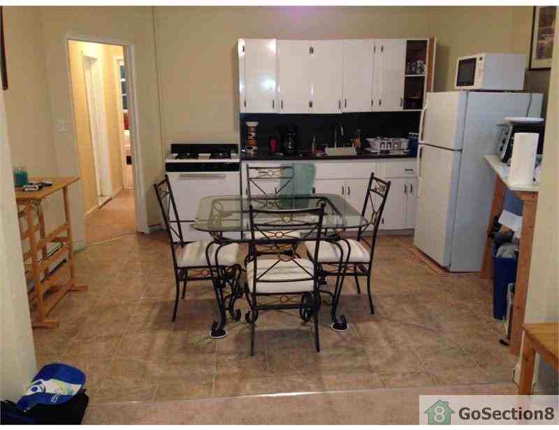 186 Corson Ave #1 - Photo 3 of 5