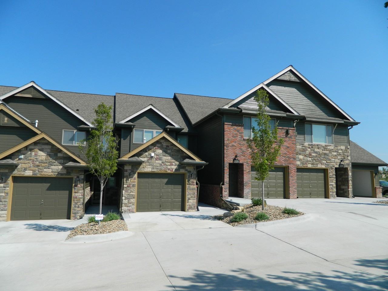 Bellbrook Townhomes Apartments 19224 Olive Plaza, Gretna, NE 68028 Zumper