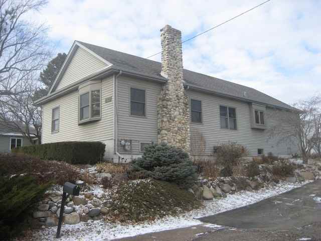 1712 W Main St - Photo 2 of 14