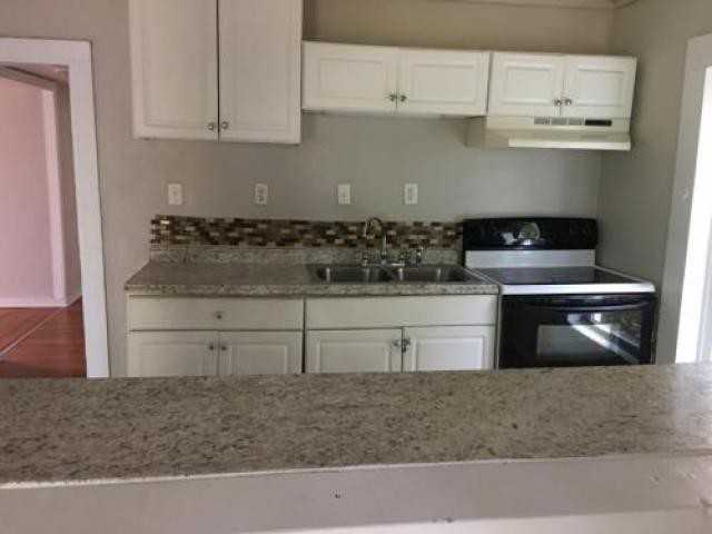 1613 Patterson Ave SW - Photo 3 of 6