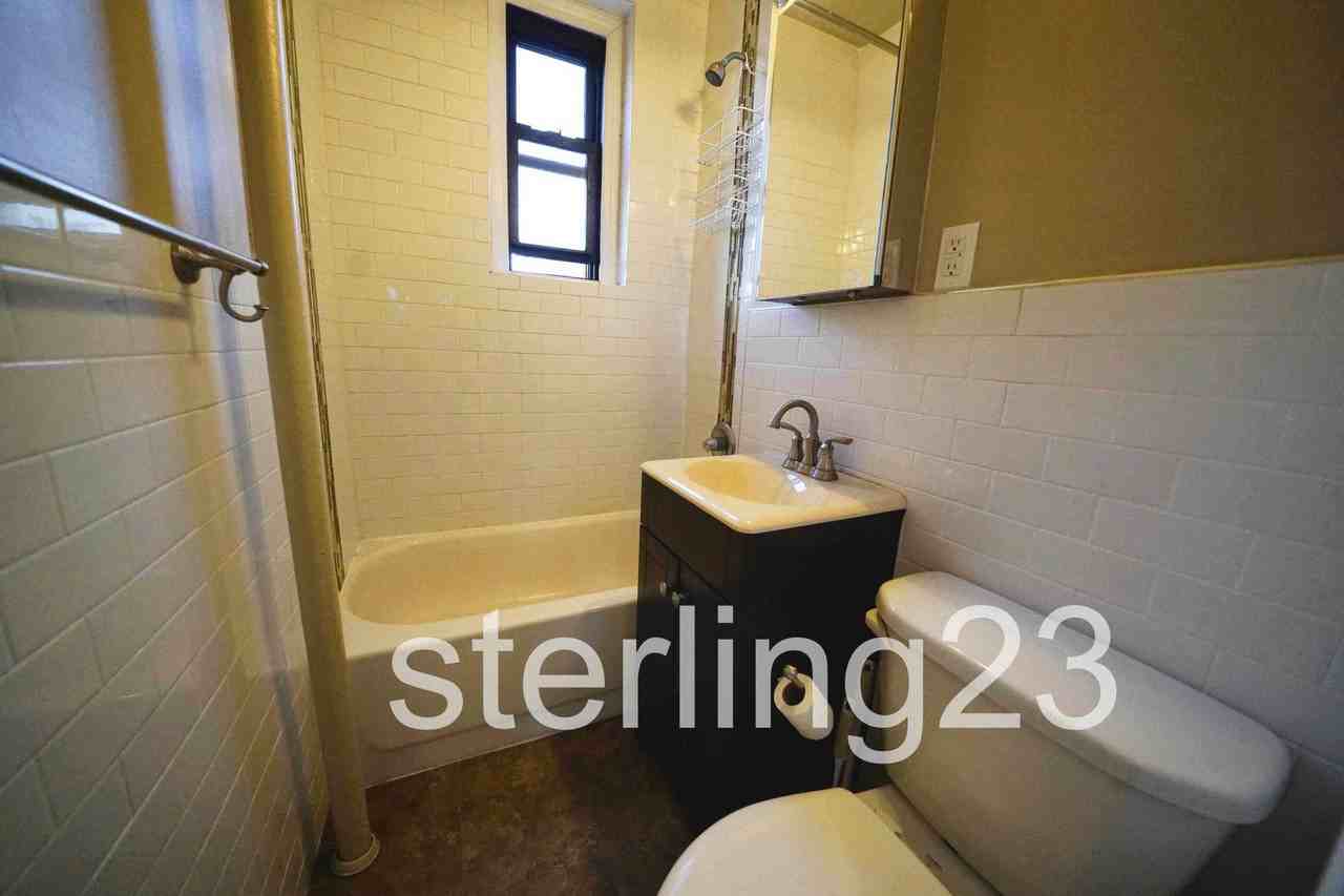 33rd St & Ditmars Blvd #4 - Photo 3 of 8