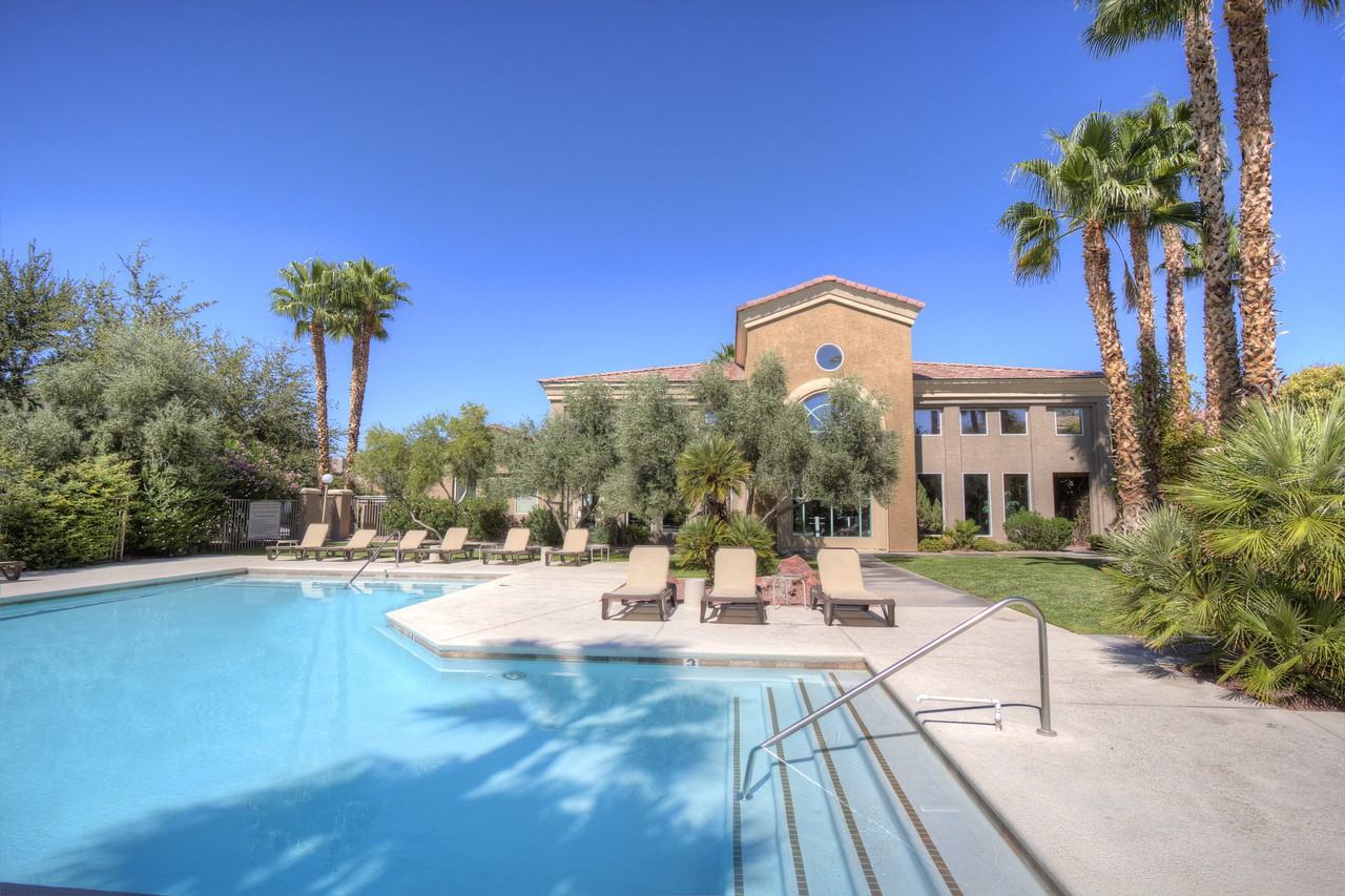 San Tropez - Photo 3 of 42