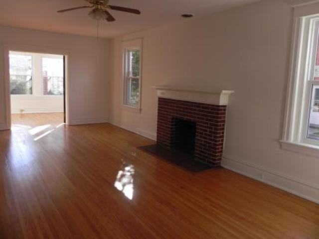 738 Summit Ave - Photo 3 of 6