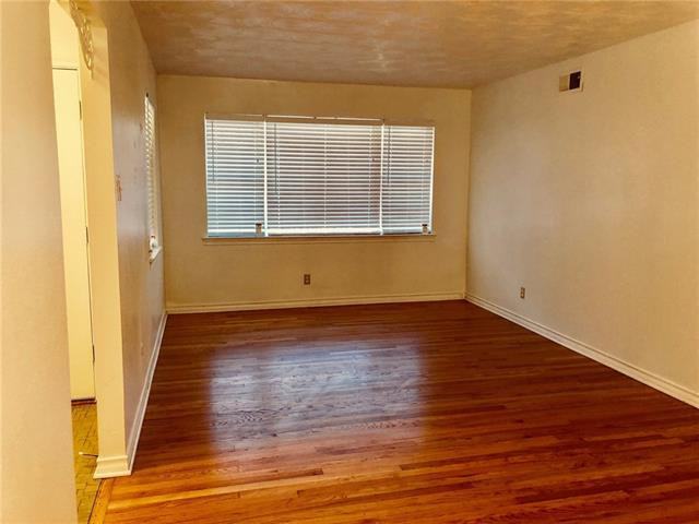 1036 Oxbow Ln - Photo 2 of 17